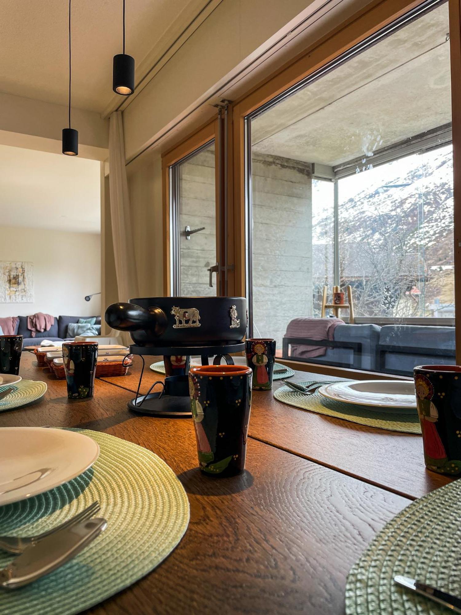 Top Modernes Apartment Im Herzen Von Andermatt Balkon & Bergblick Exterior photo